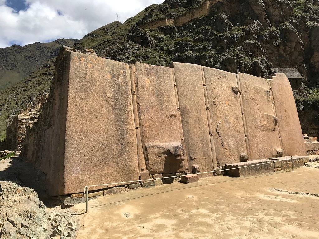 Sacred-Valley-temple-of-the-sun-in-Ollantaytambo